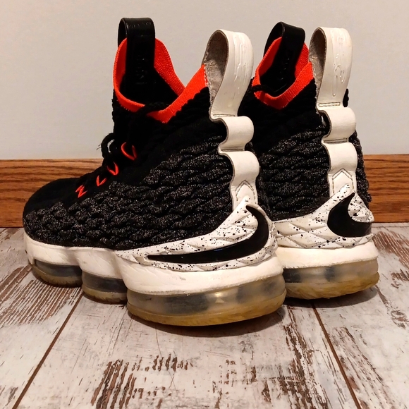 Lebron 15 - Picture 2 of 6